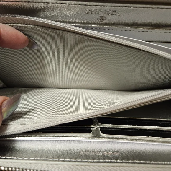SOLD 🦄 💎Chanel Iridesent long zip wallet - Picture 8 of 13